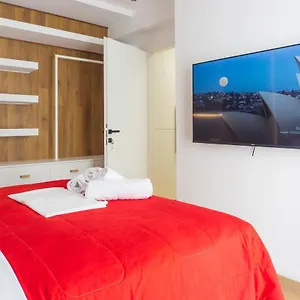 new-modern-style-home-next-to-the-train-station.hotels-of-thessaloniki.com/